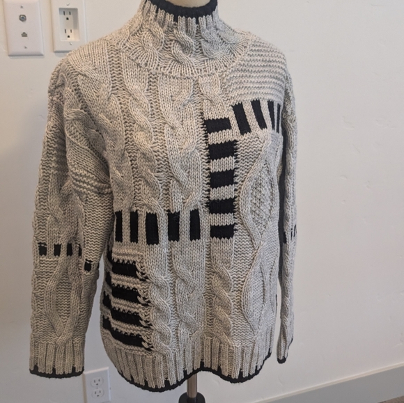 Women's sweater - Picture 3 of 9